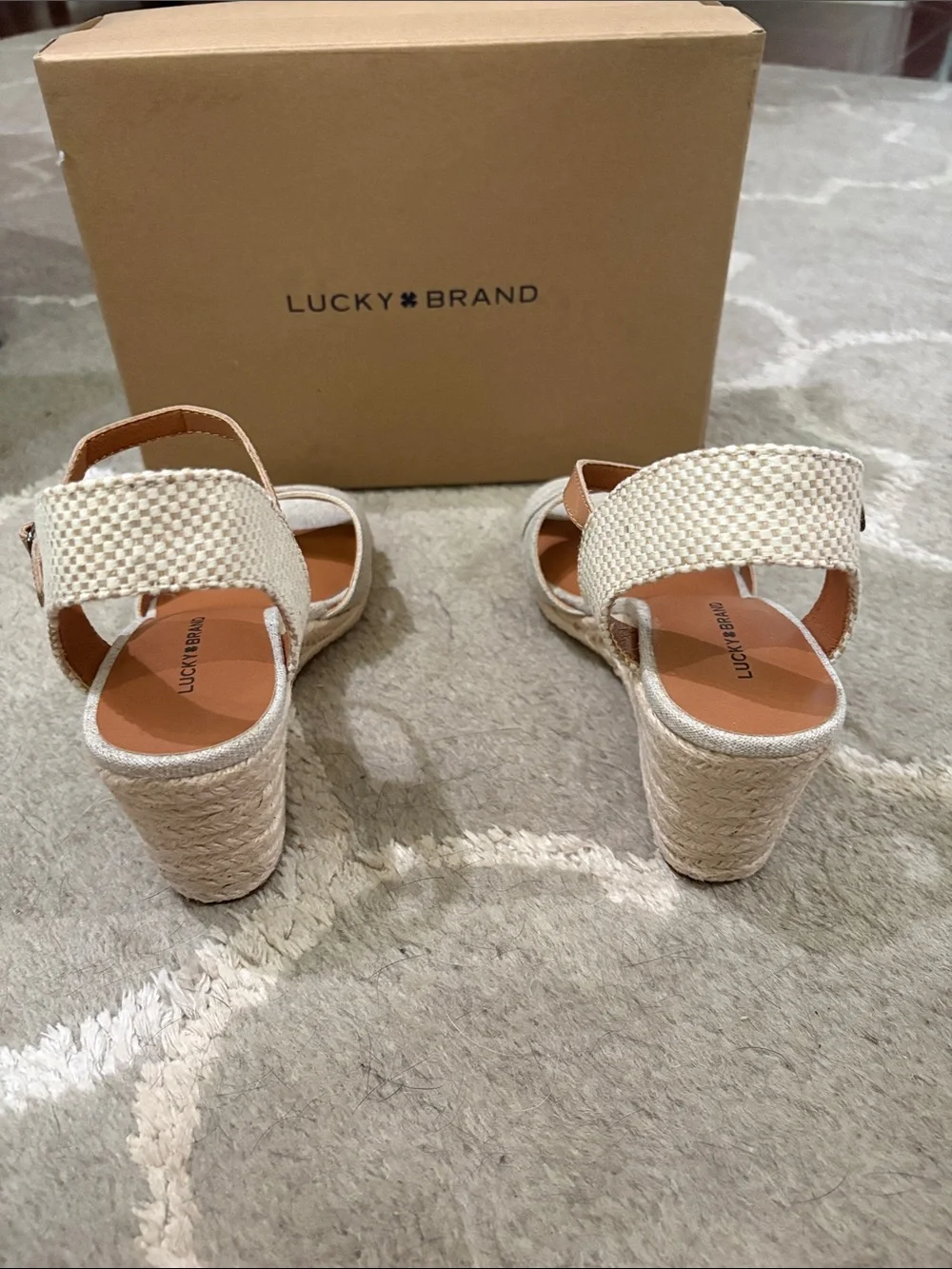 Lucky brand LK-MAEYLEE natural platinum metallic linen wedge heel size 8.5 M
